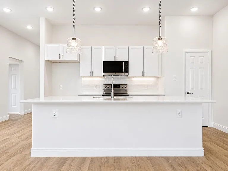 202 Dover Dr — Photo 9