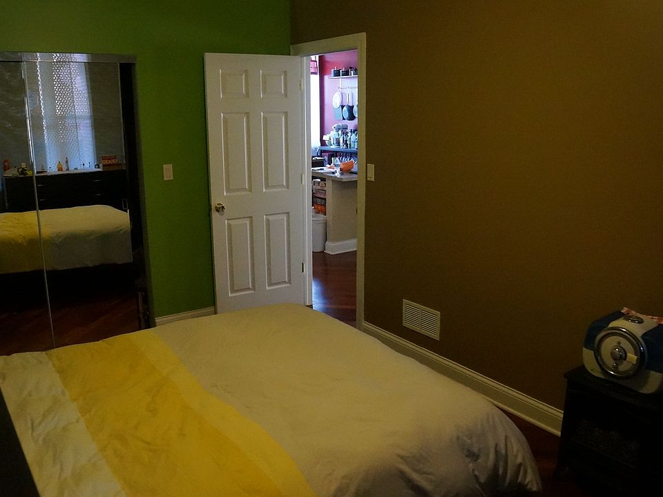 1st image of 4819 W Hutchinson St APT 2R