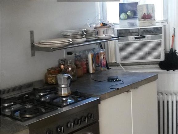 3rd image of 633 E 11th St APT 18
