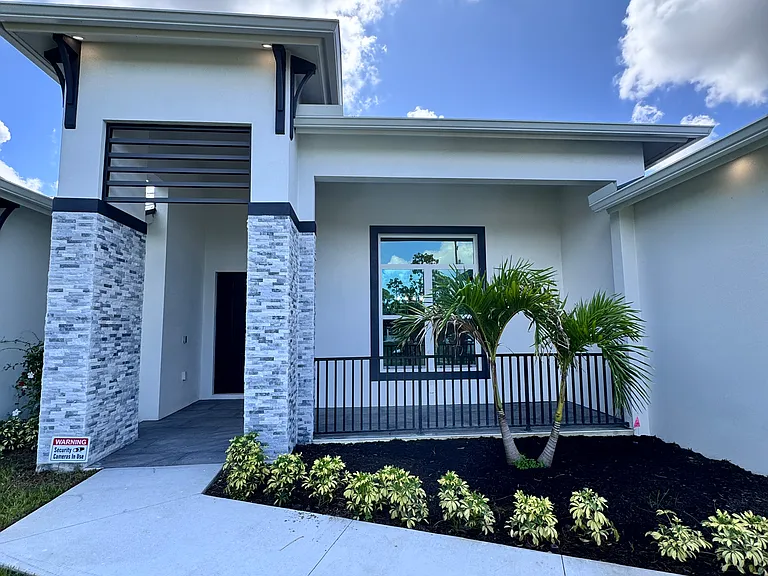 1022 Apple Ave — Photo 2