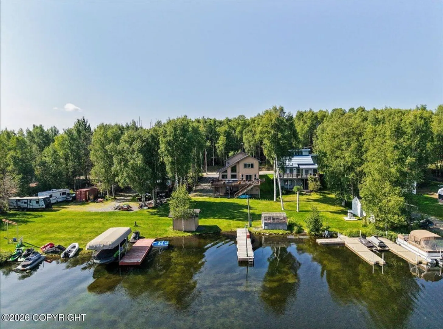 Fully Furnished Luxury Lake Living with private dock! 5 bedrooms/ 3 bathrooms/ 2 car garage and d... — Photo 3