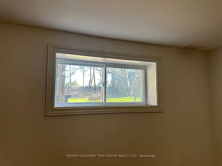 222 Currey Cres #BASEMENT — Photo 13