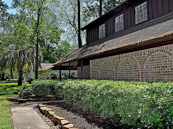  Sidewalk to the front door; Professionally Landscaped