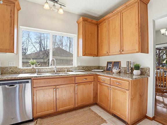5th image of 404 E Brandon Dr