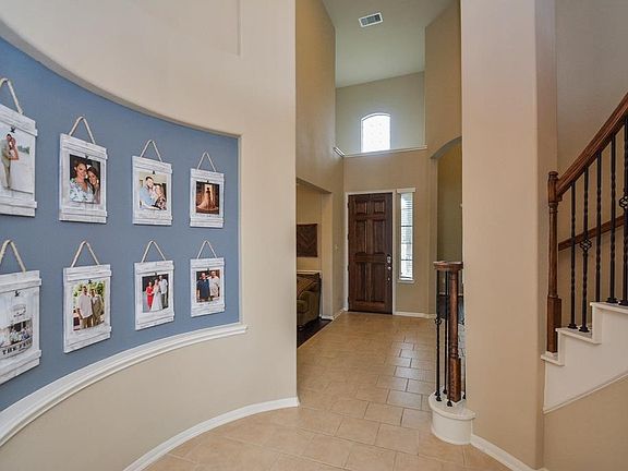 2nd image of 27307 Royal Canyon Ln