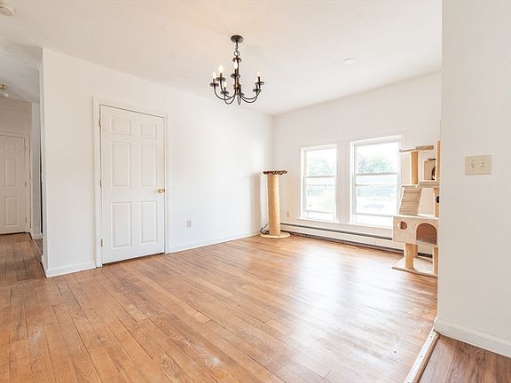 4th image of 14 Pleasant St #C