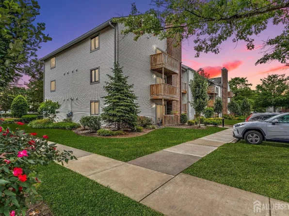 5304 Ravens Crest Dr, Plainsboro, NJ 08536