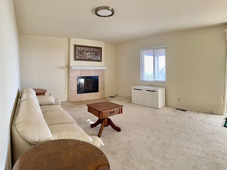 389 Crestmont Dr #B — Photo 3