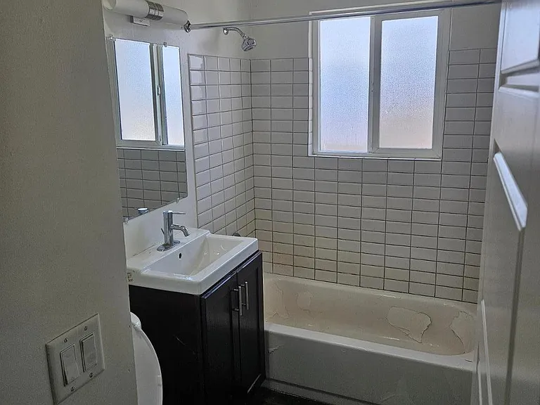 2104 E Fairmount Ave #16A — Photo 12