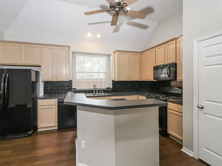 828 Pinnacle Cir — Photo 9