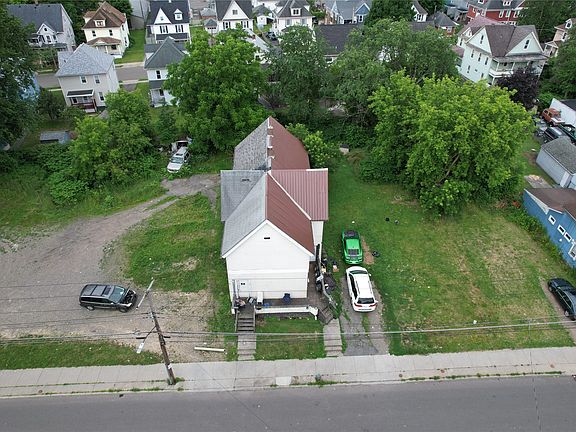 3rd image of 40 Robinson St