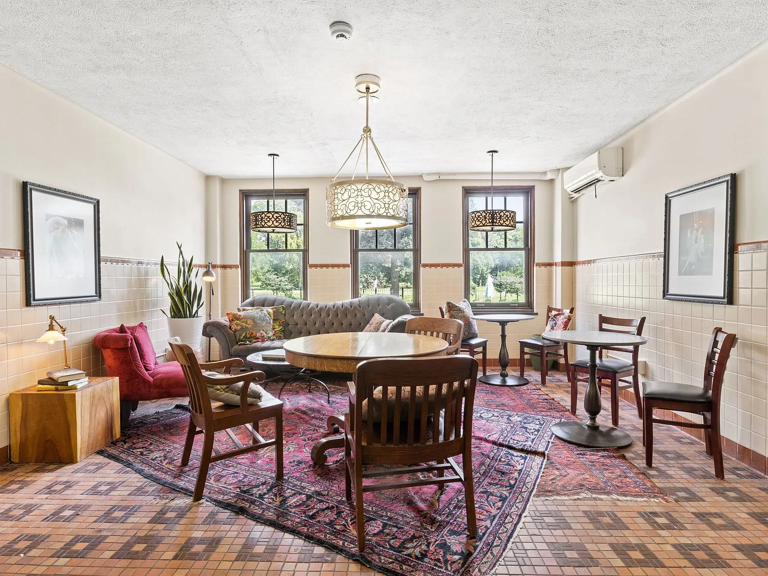 Central State Mansion — Photo 1