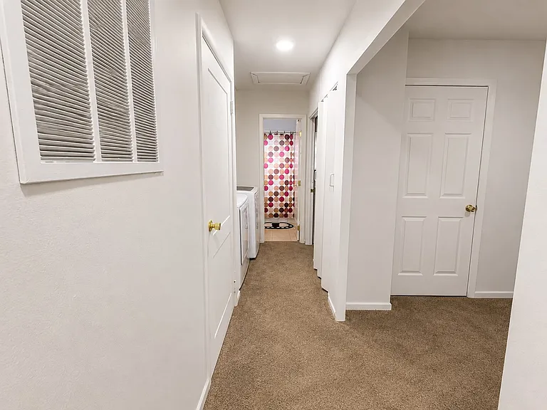10010 Donau Ln — Photo 3