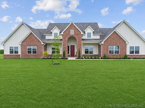 31820 E Two Socks Dr, Broken Arrow, OK 74014