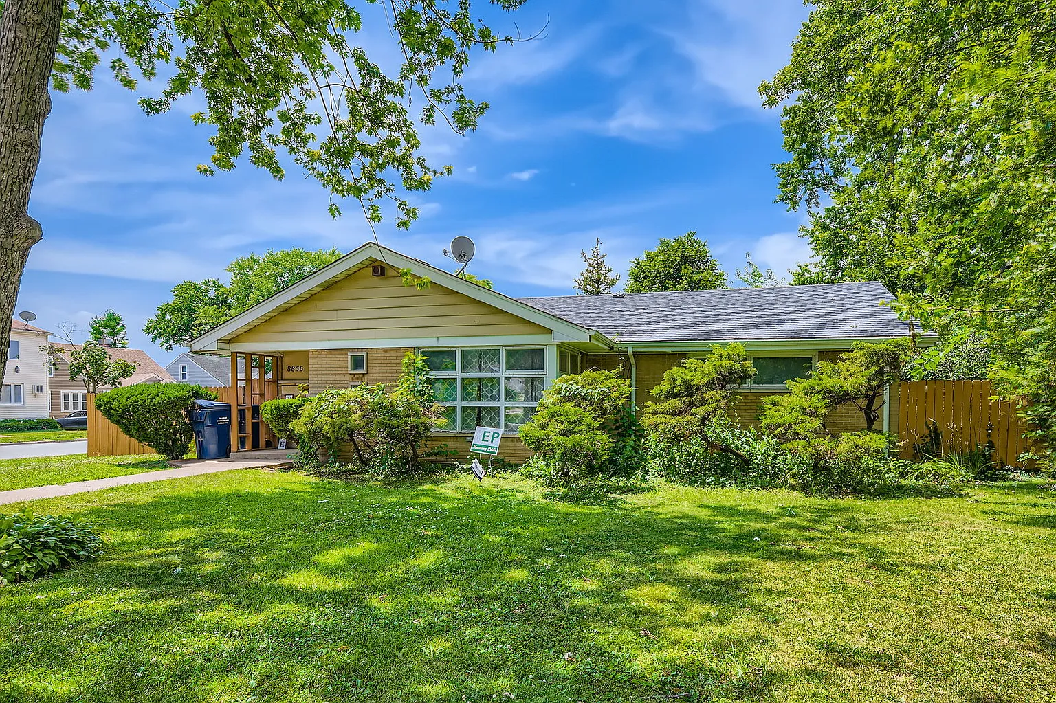 8856 S Washtenaw Ave photo 1
