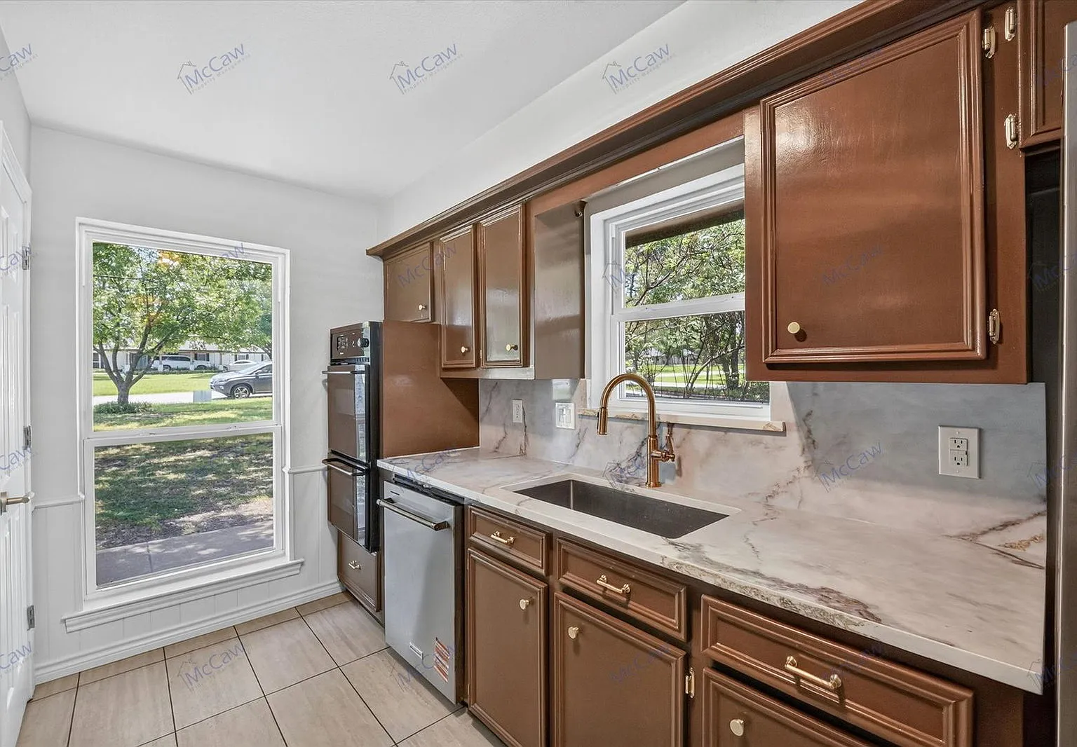 3 bed, 2.0 bath, 2204 sqft, $2,800 — Photo 4