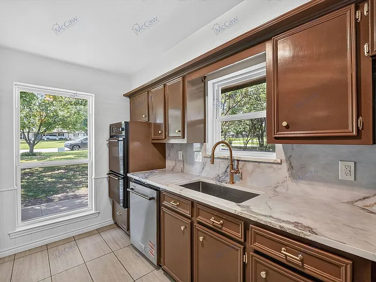 3505 Larkin Ln — Photo 4