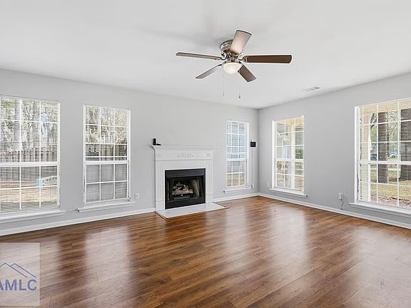 3rd image of 22 Avocet Way