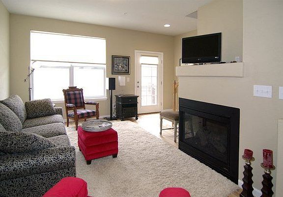 Great room with gas FP.