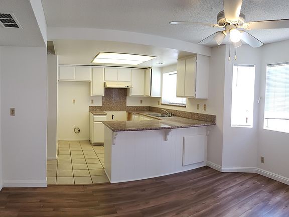 2nd image of 3202 Vineland Ave