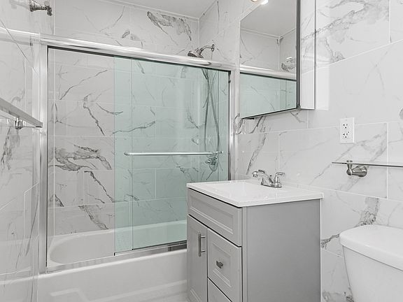 5th image of 318 E 62nd St APT 5R