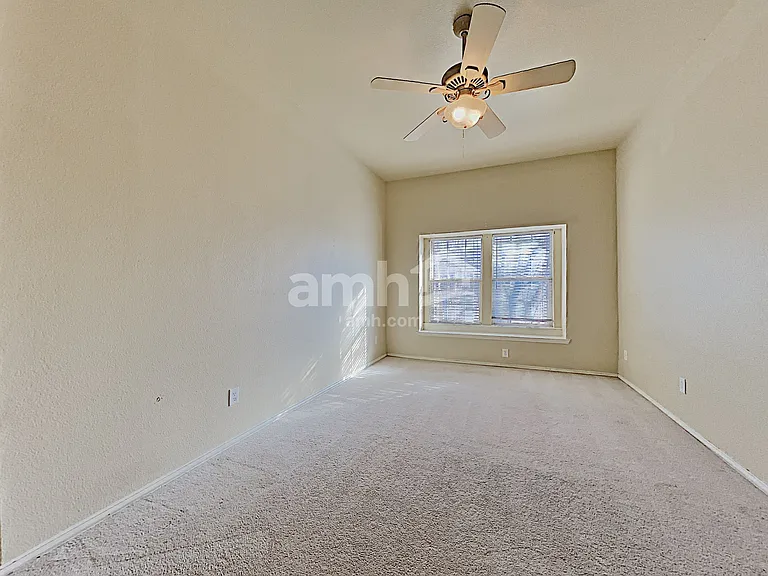 1637 Myrtle Dr — Photo 7