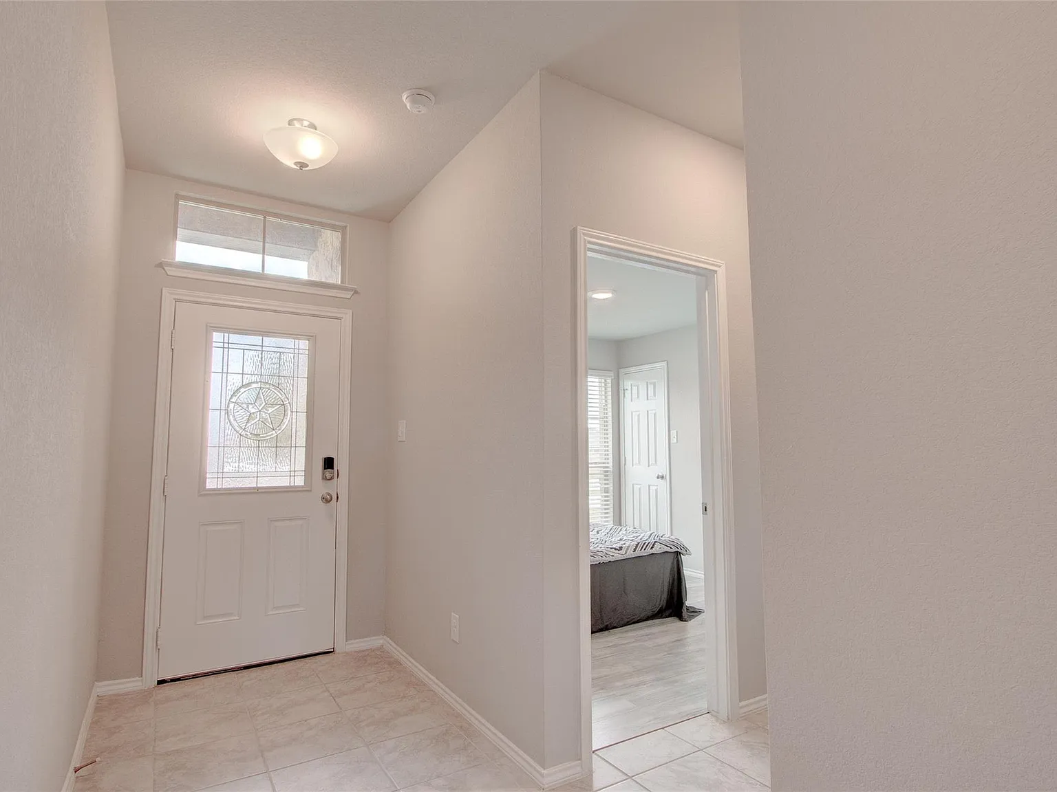 3 bed, 2.0 bath, 1704 sqft, $1,900 — Photo 2