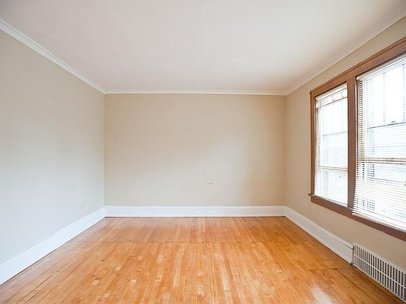 5th image of 3261 N Oakland Ave