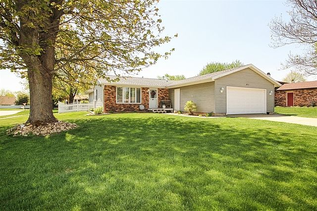 1st image of 851 Pheasant Dr