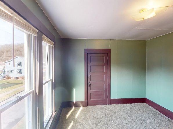 213 Park Dr, Mannington, WV 26582
