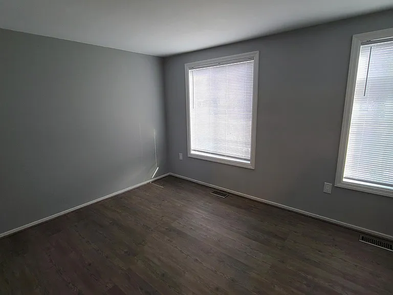 10724 Lester St — Photo 19