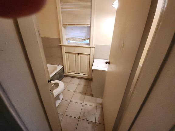 3rd image of 5216 Von Phul St #1F