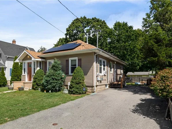 321 Church Ave, Warwick, RI 02889