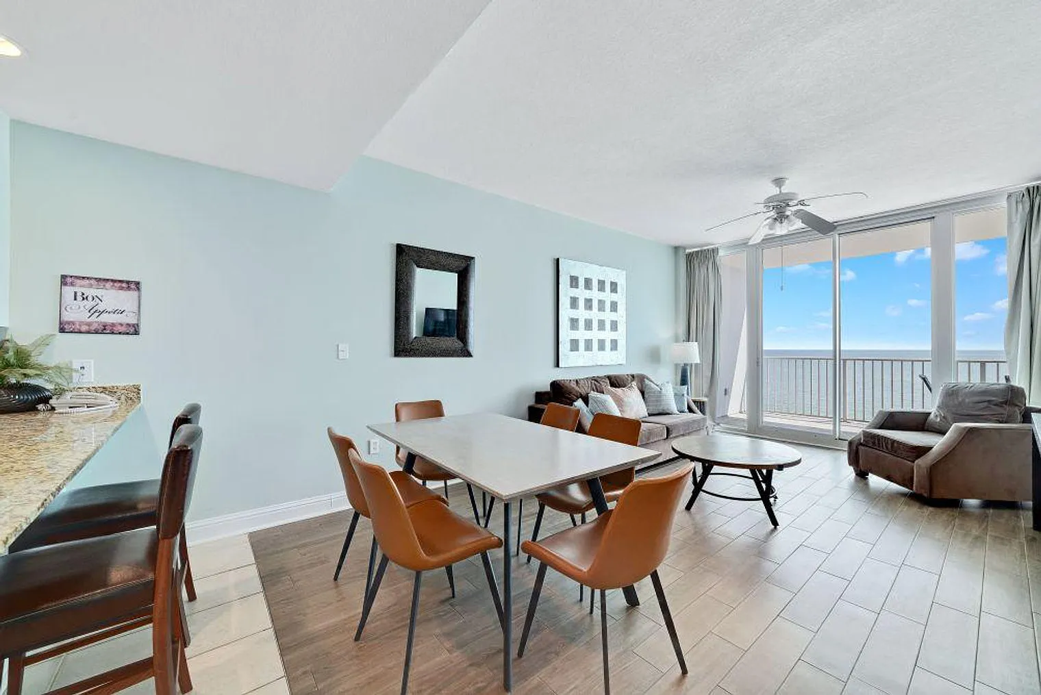 3 bed, 2.0 bath, 1097 sqft, $5,490 — Photo 2