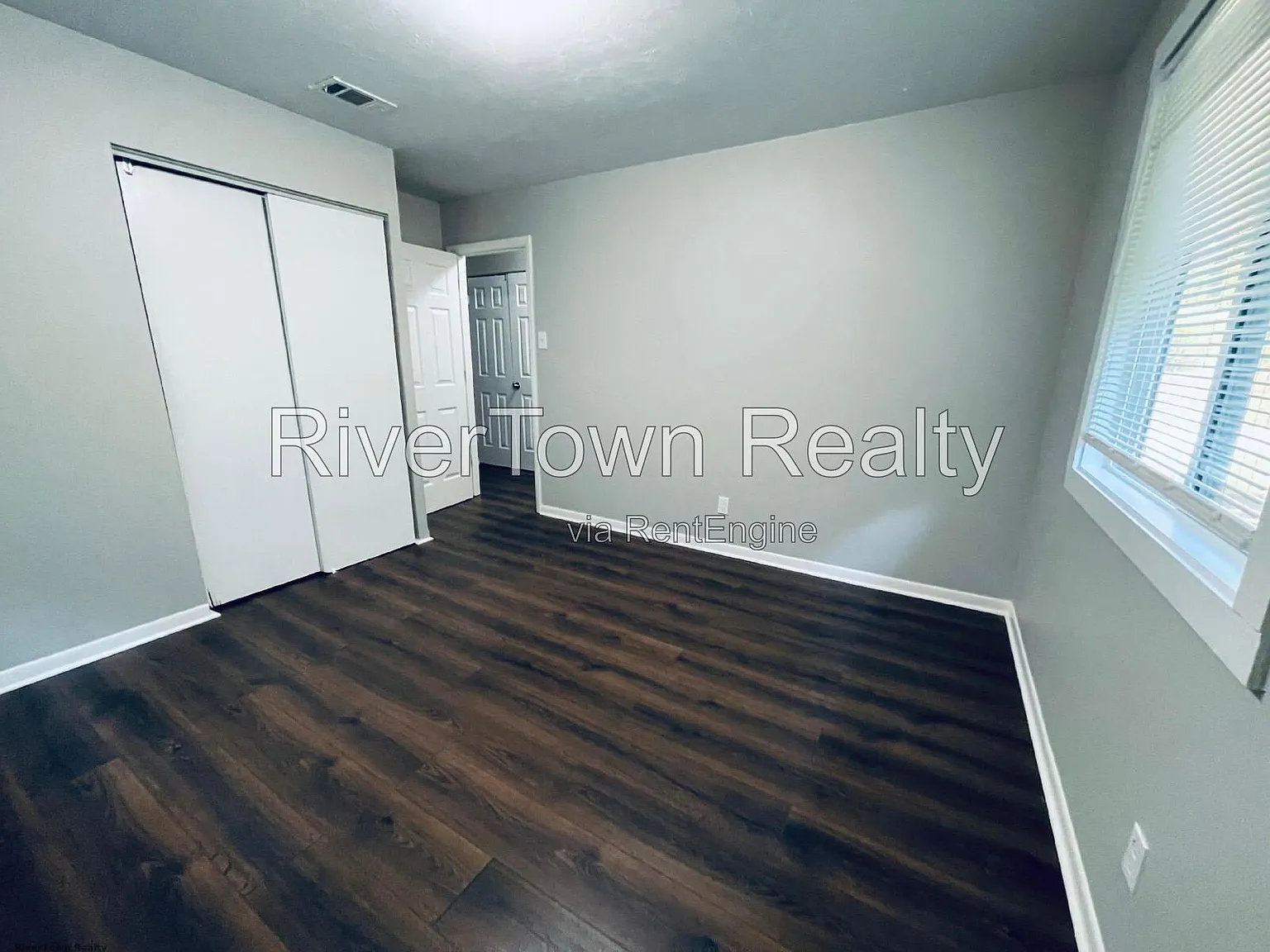 3 bed, 1.0 bath, 900 sqft, $895 — Photo 3