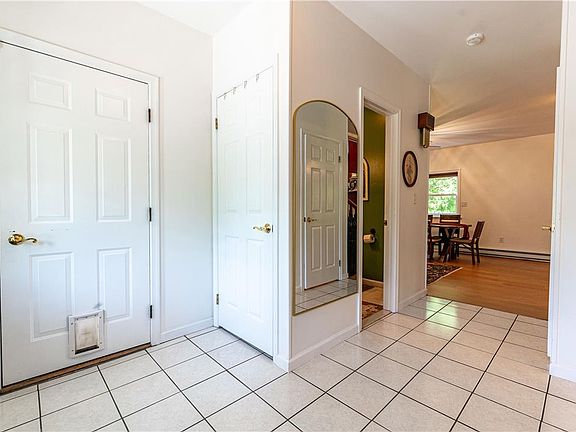5th image of 2153 Valley View Dr S