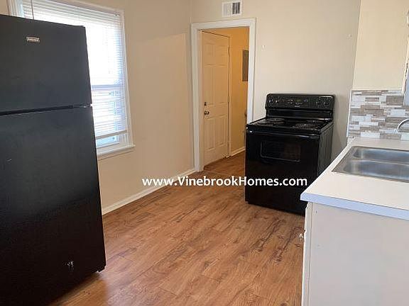 3rd image of 3715 N Leland Ave