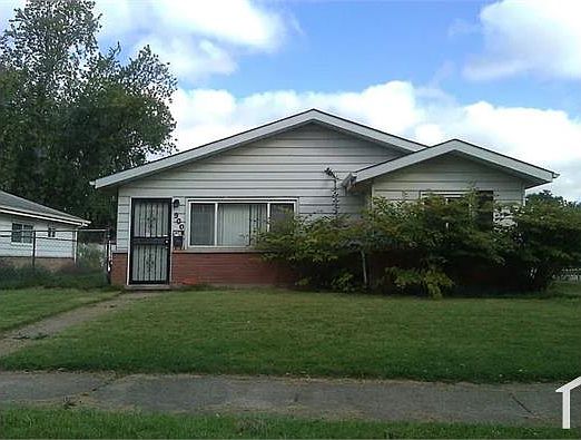 2nd image of 900 163rd St