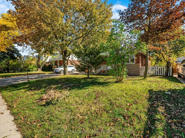 135 Howard Ave, Hamilton, ON L9A 2W6