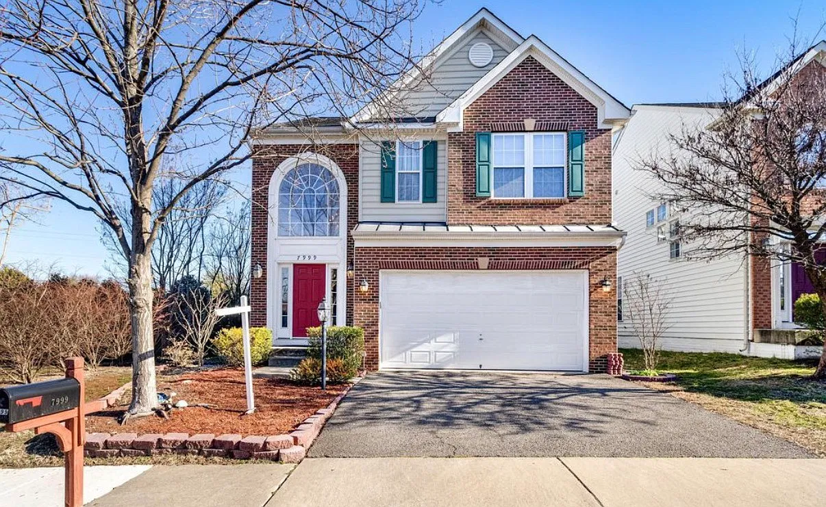 4 bed, 4426 sqft, $5,300 — Photo 1