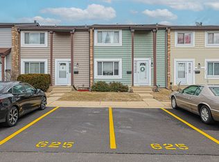 625 Ivy Ct, Wheeling, IL 60090