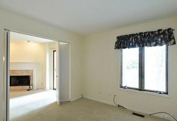 5th image of 972 W Court Pl #B