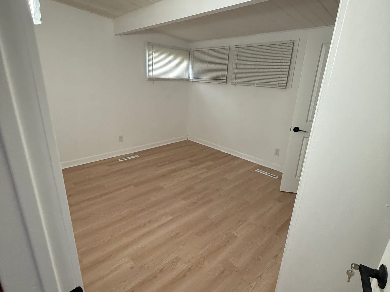 3 bed, 1.5 bath, 1050 sqft, $2,000 — Photo 2