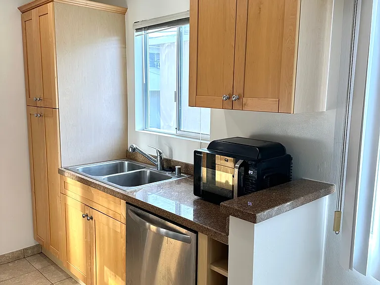 962 Granville Ave #9 — Photo 7