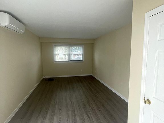 2nd image of 223 Hawthorne Ave #1