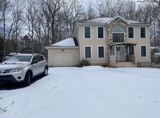 140 Colette Ln, Dingmans Ferry, PA 18328