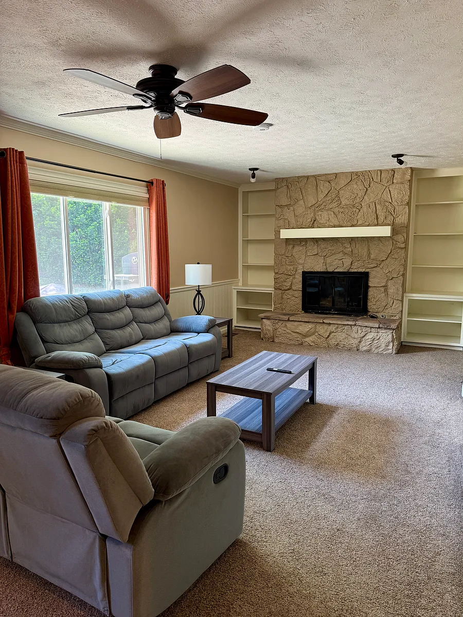 Building Photo - 2905 Daniell Cir