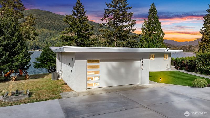 3rd image of 3770 S Bay Drive