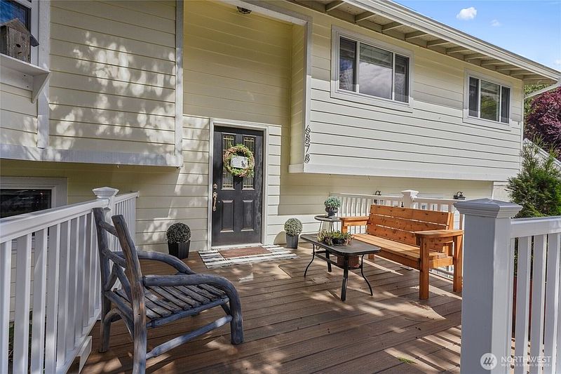 4th image of 6878 Helena Drive NE