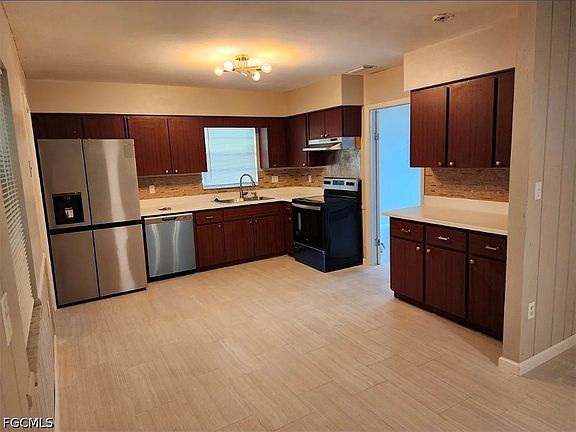 2nd image of 111 E Sugarland Cir